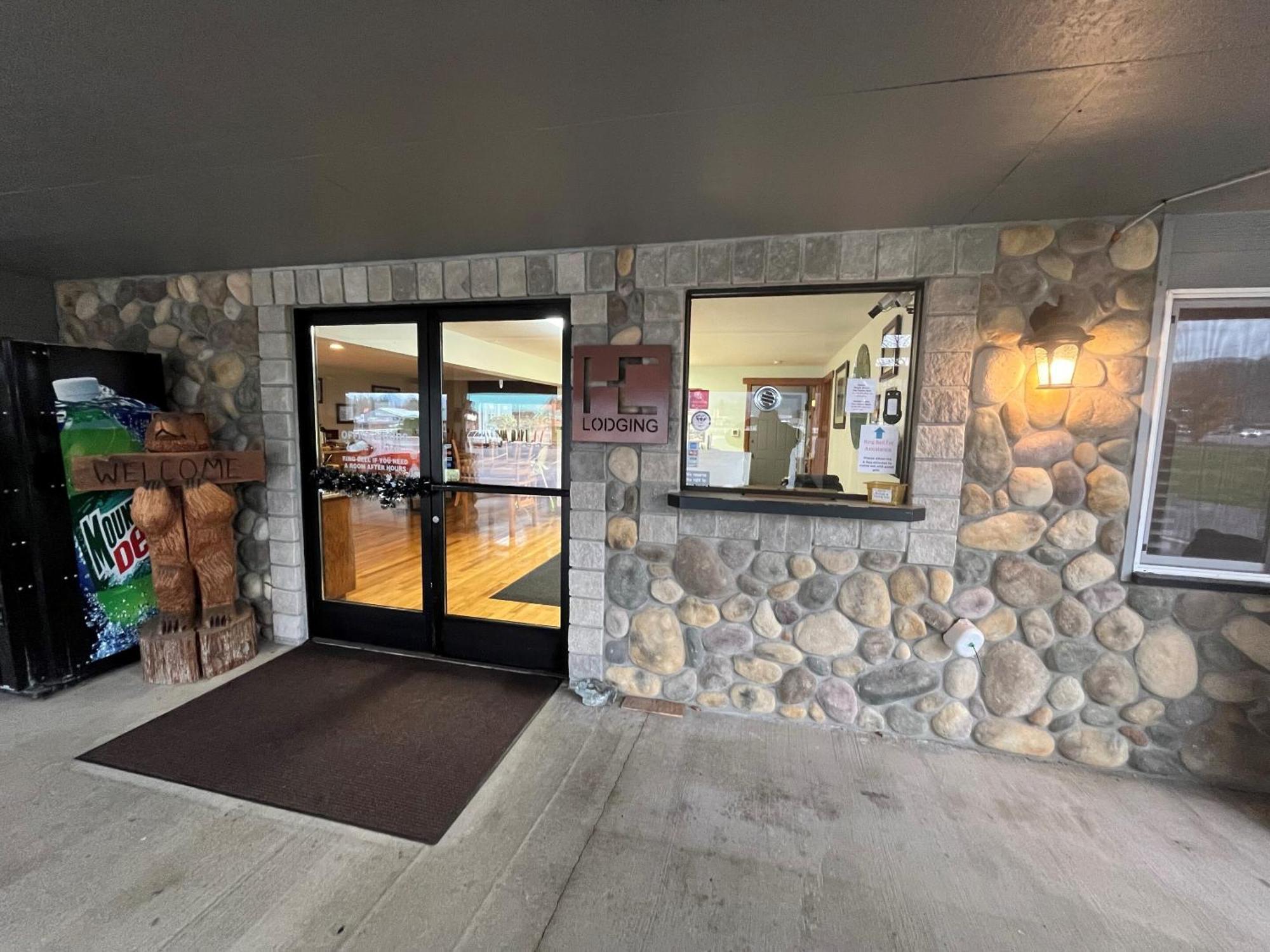 Seasons Motel Morton Exterior photo