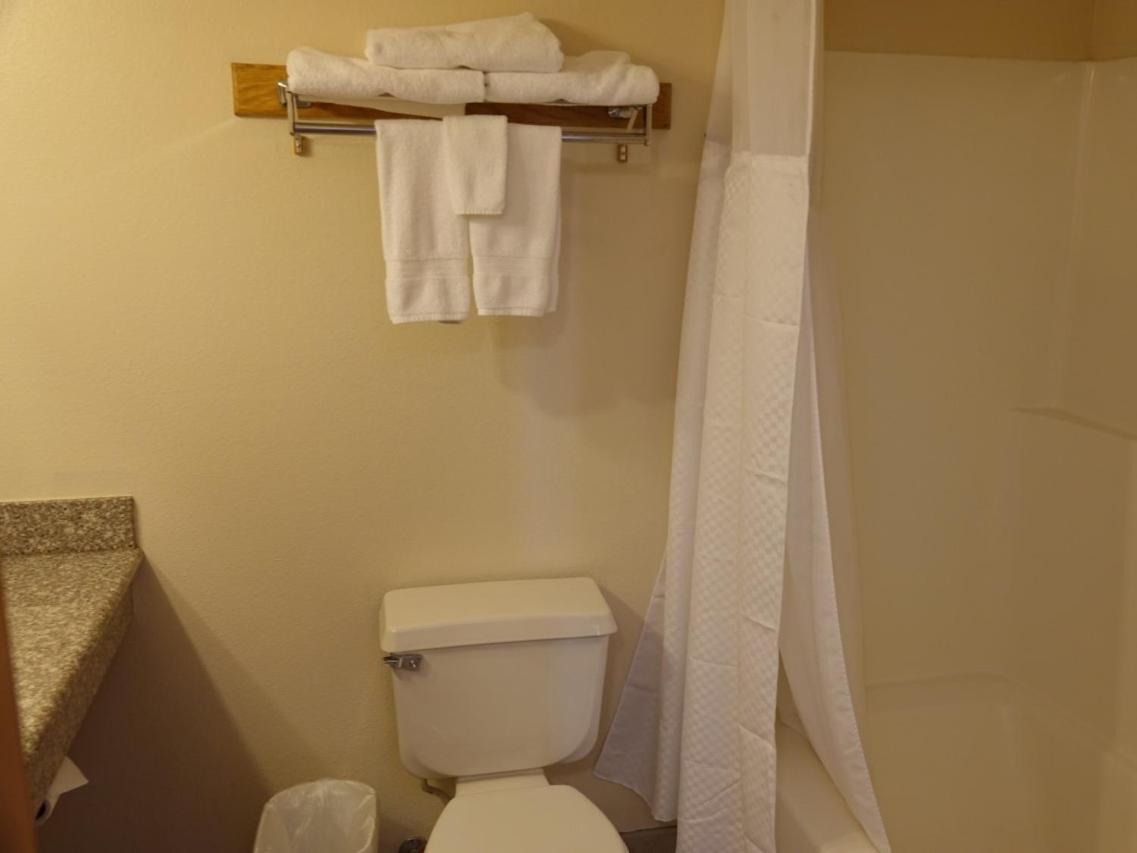 Seasons Motel Morton Room photo
