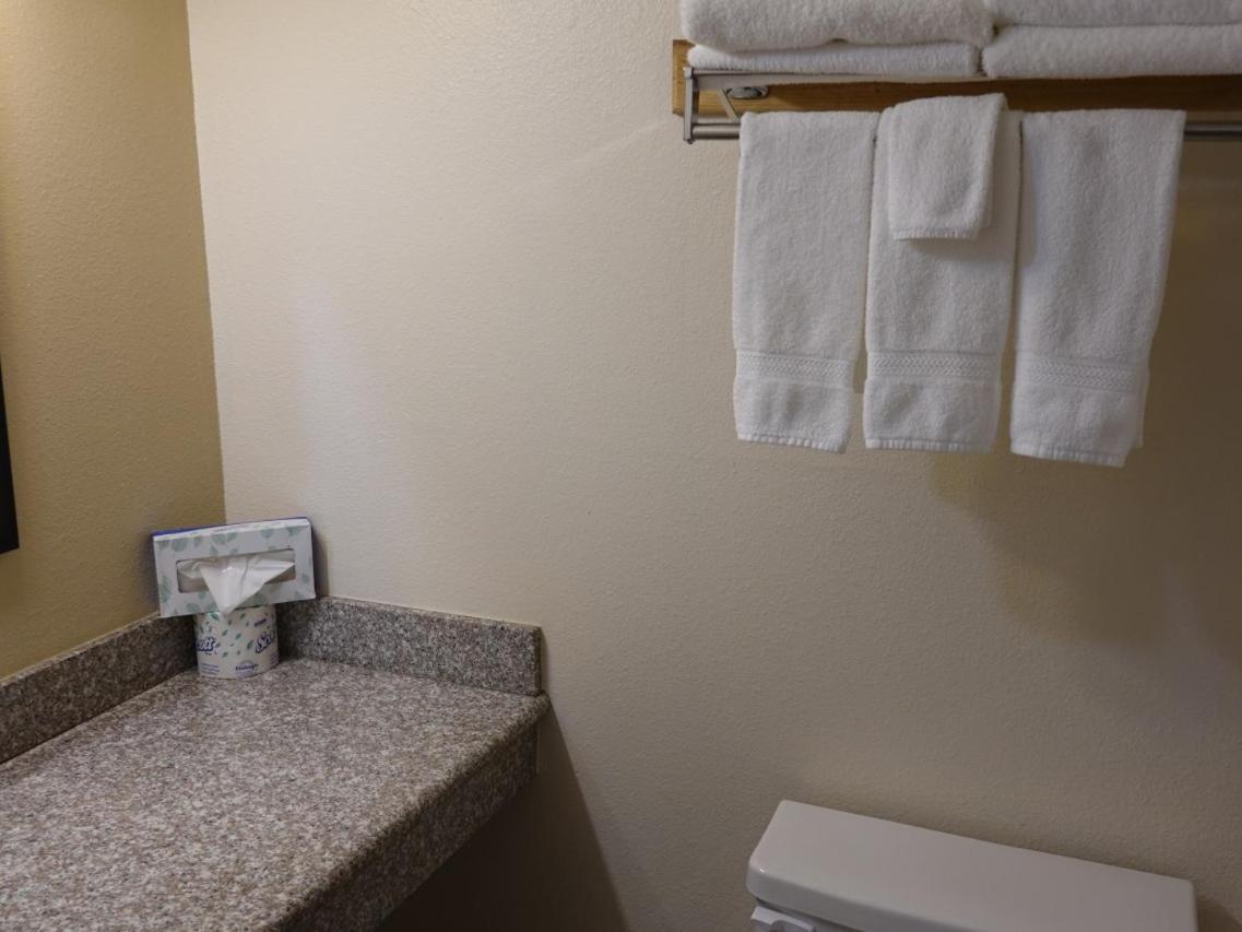 Seasons Motel Morton Room photo
